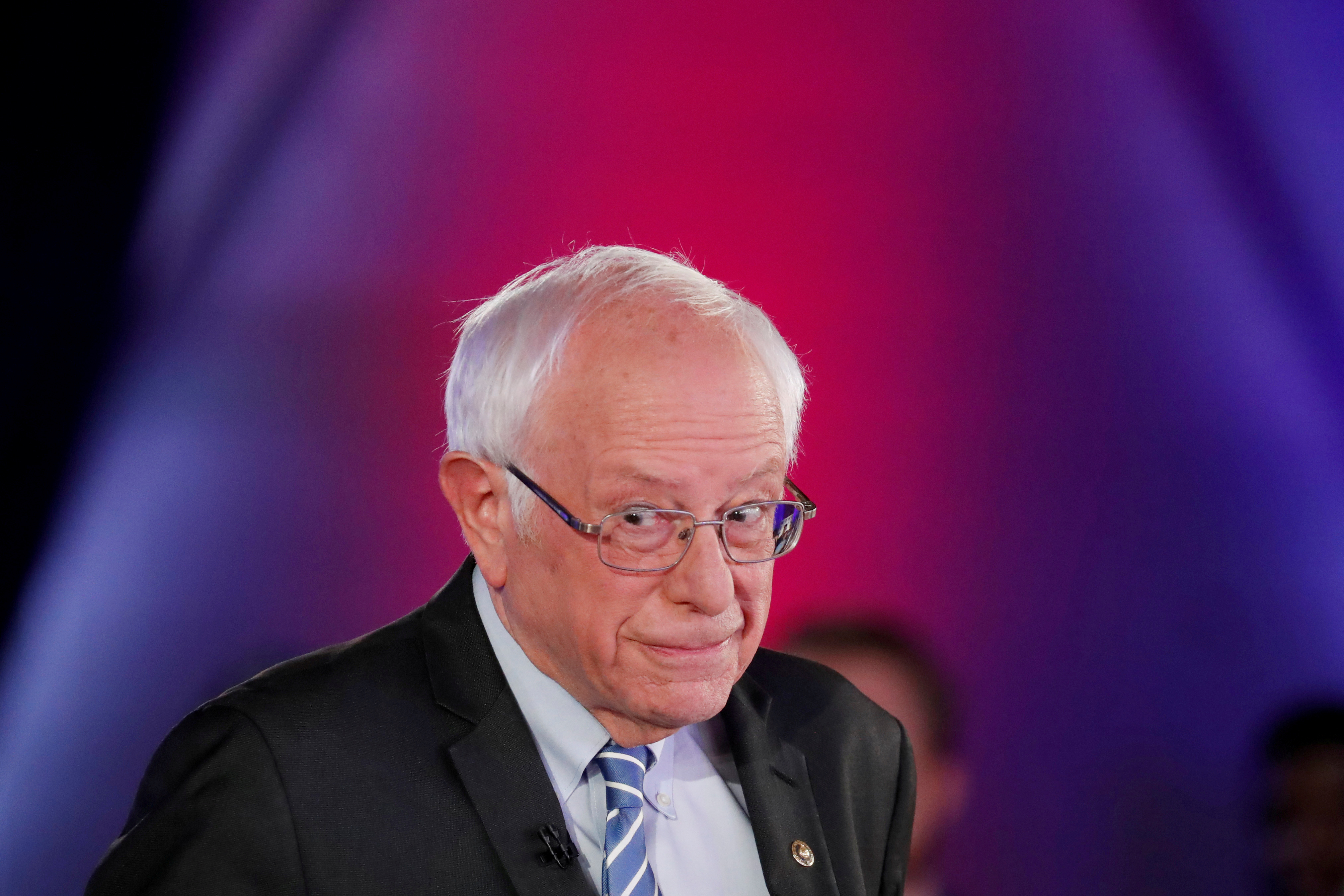 Bernie Sanders anuncia que se retira de la carrera presidencial de EEUU