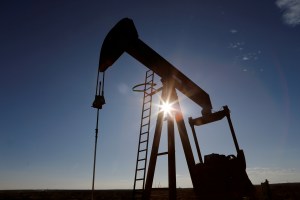 Precio del petróleo cayó a su nivel más bajo en cuatro meses por el temor de una recesión