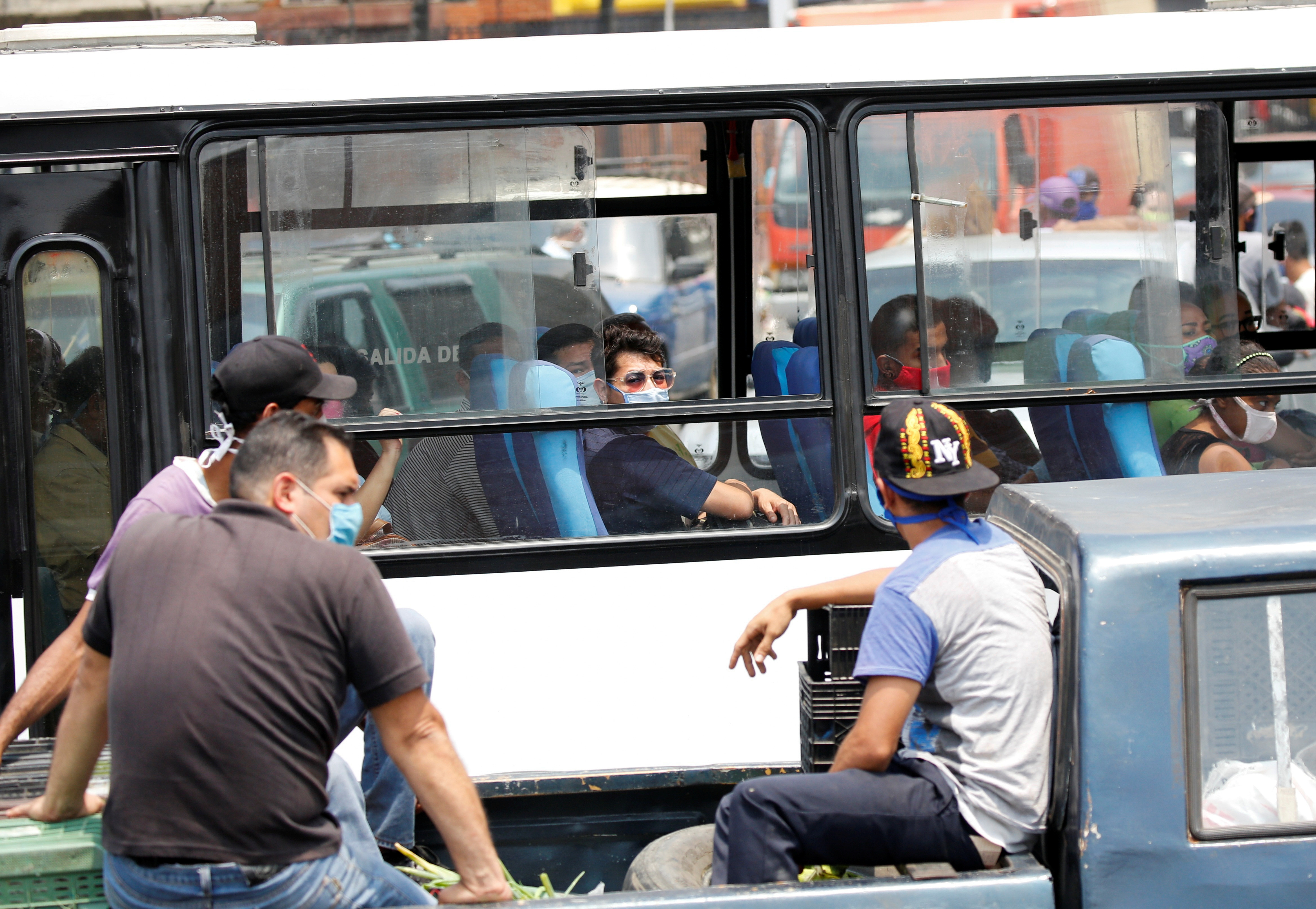 Transportistas no han tenido apoyo del régimen de Maduro para cumplir con medidas sanitarias