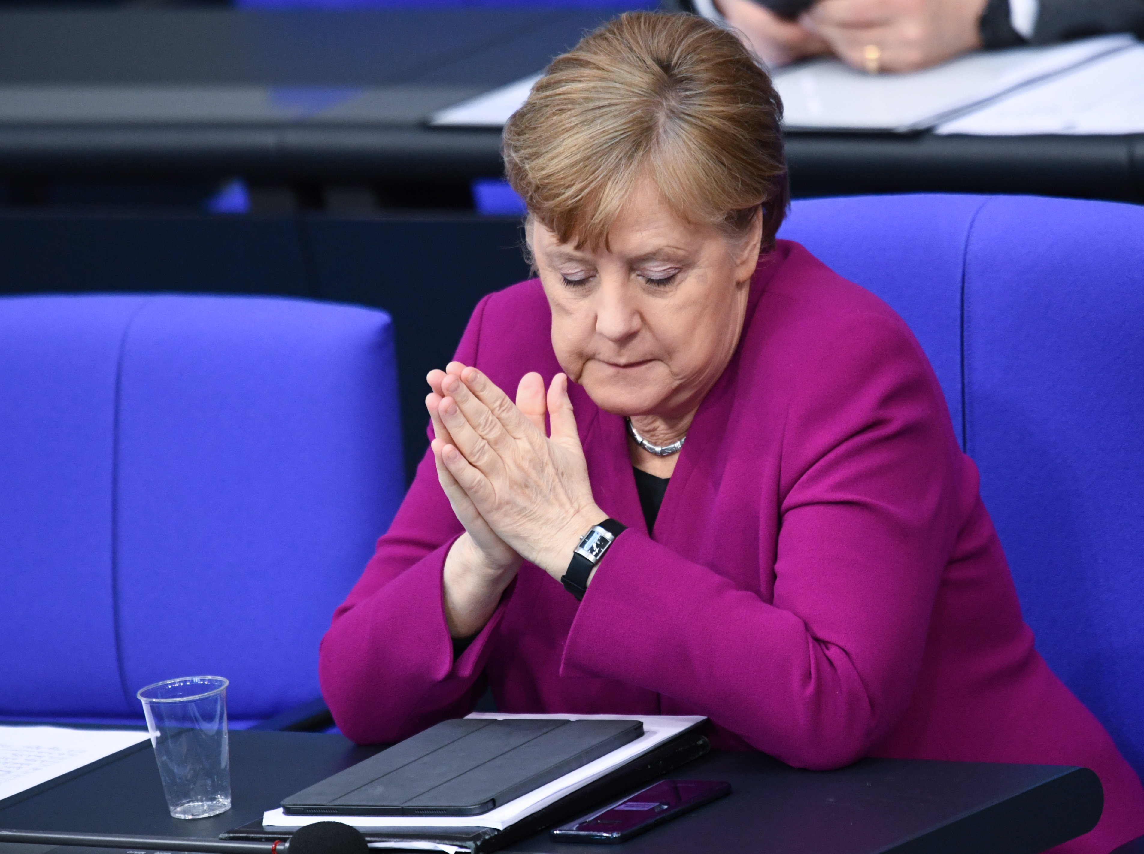 Merkel se muestra dispuesta a contribuir “claramente más” al presupuesto UE