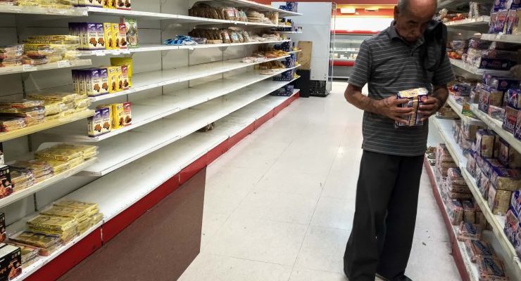 Economistas vaticinan el regreso de las colas, el bachaqueo y la escasez tras anuncio del control de precios chavista