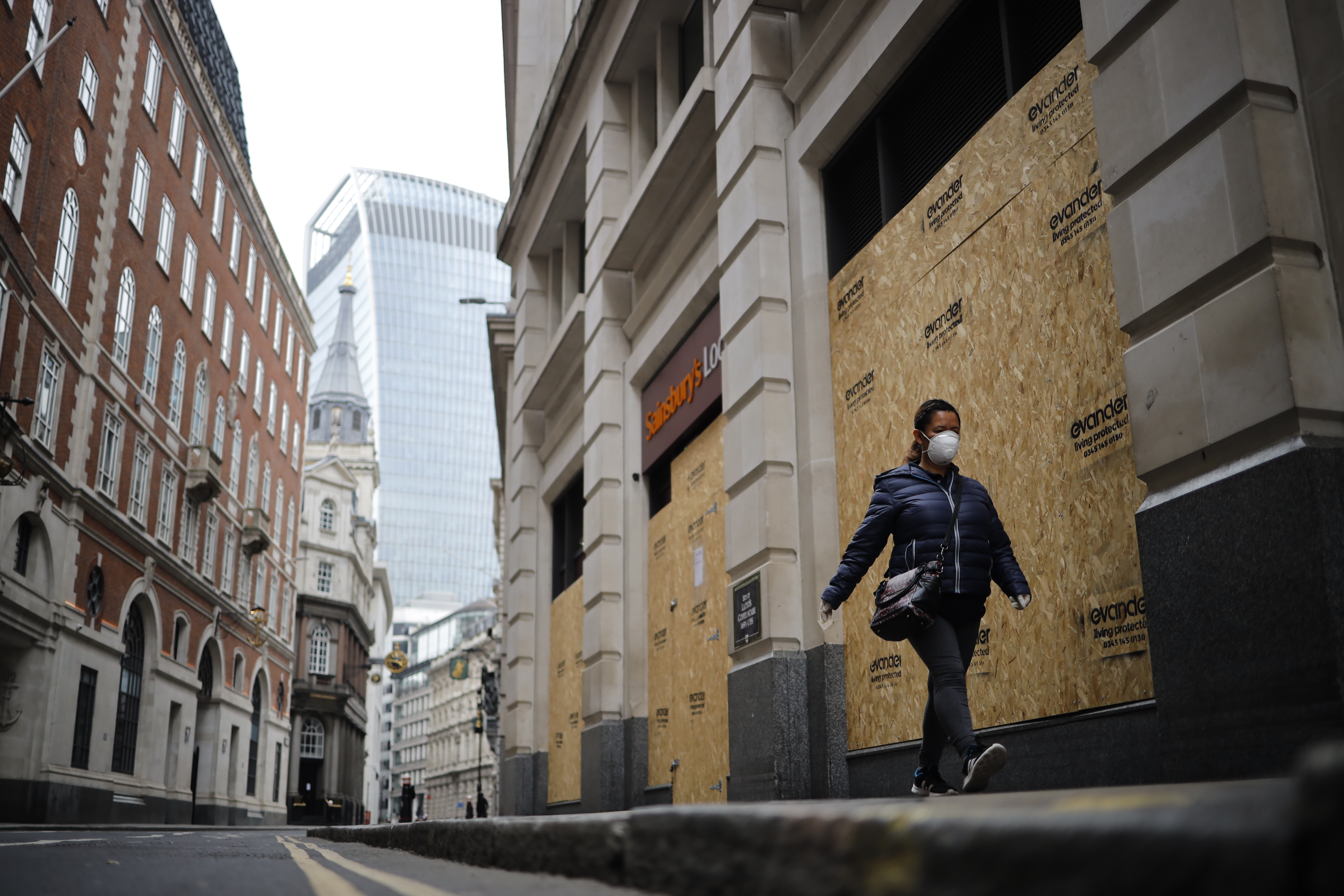 La economía del Reino Unido se desploma 20,4% en abril por la pandemia