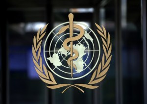 La OMS no espera vacunaciones masivas contra el coronavirus hasta mediados de 2021