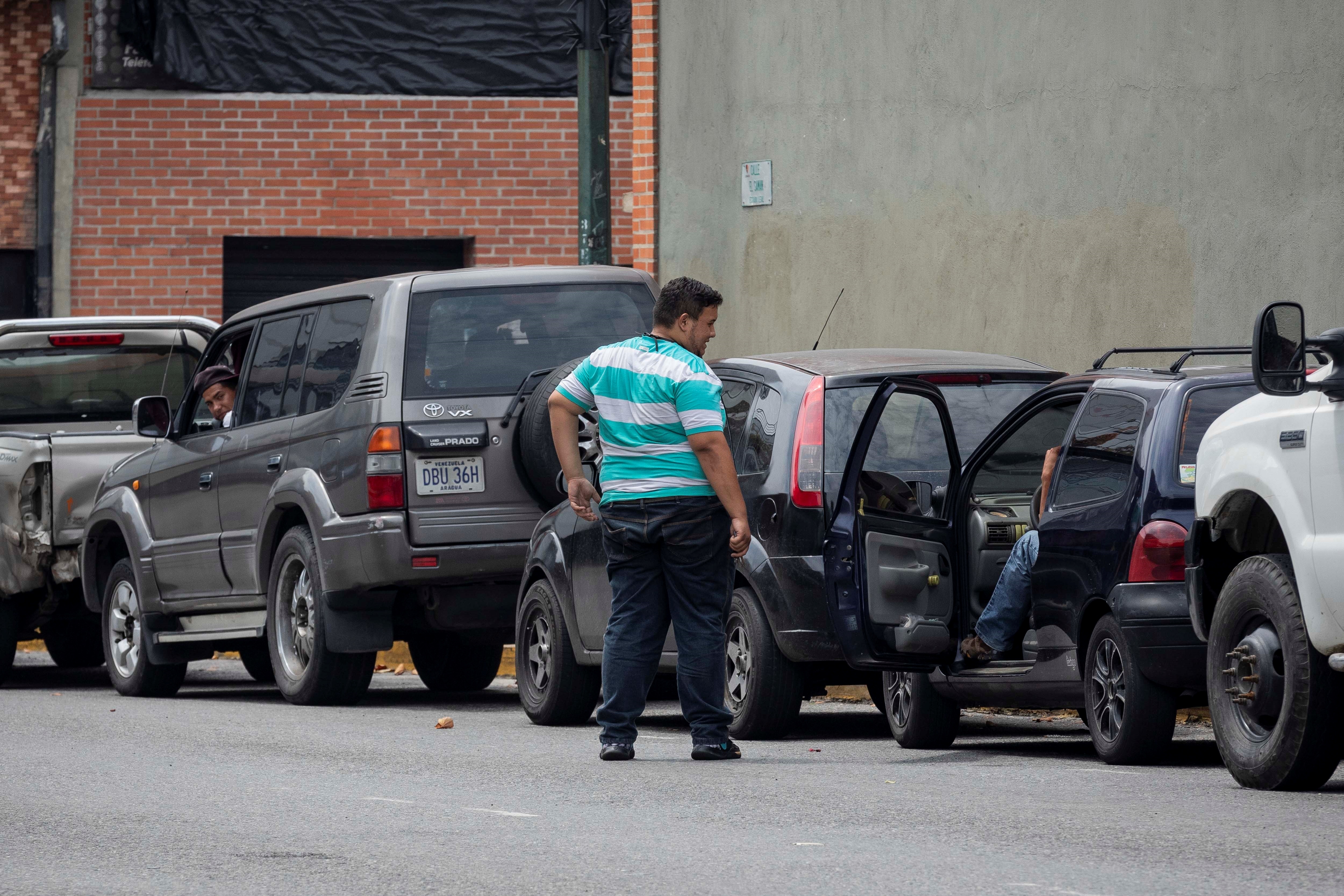 La escasez de gasolina en Venezuela, nueva arma arrojadiza (Video)