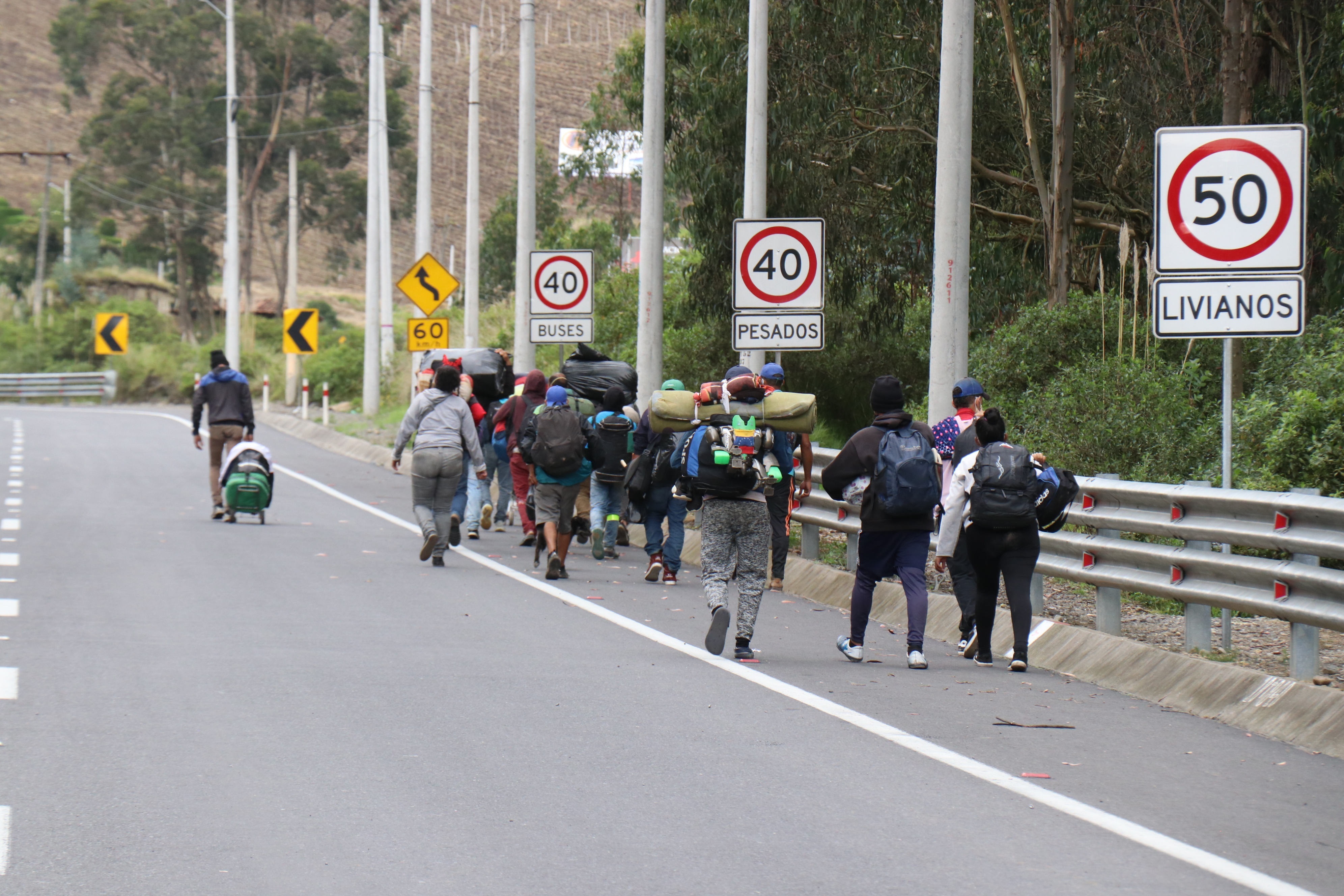 Venezuelans once again fleeing on foot as troubles mount