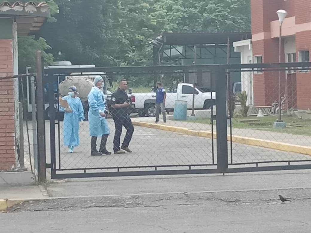 ¡Solo en Venezuela! Morgue de Guanare pide a familiares de masacrados desinfectante para entregarlos #2May (VIDEO)