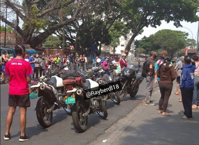 Reportan explosión de tubería de gas doméstico en conjunto residencial en Catia #18May