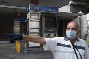 Bloomberg: Régimen de Maduro considera privatizar las estaciones de gasolina