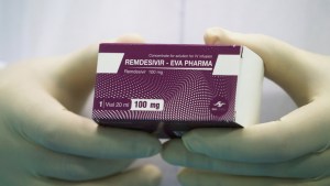 La Agencia Europea del Medicamento aprueba el primer fármaco para tratar el coronavirus