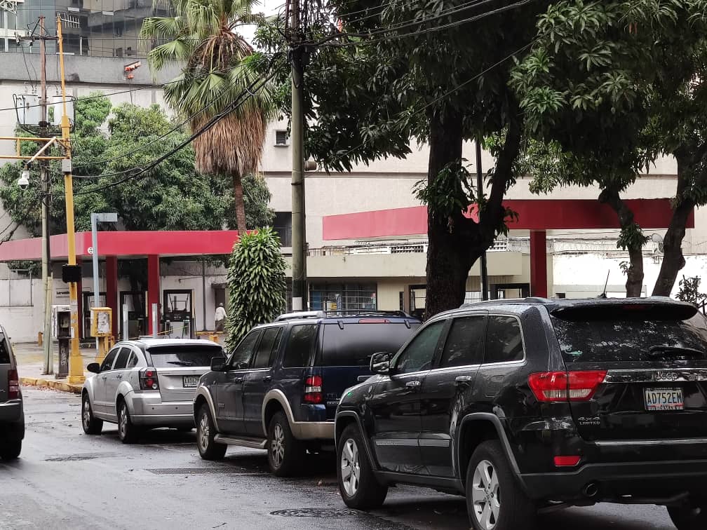 Bombas de gasolina sin subsidio fueron asignadas “a dedo”