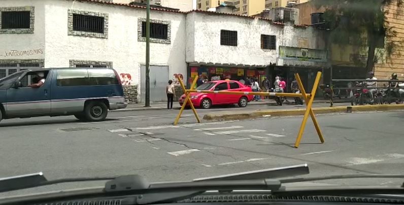 Restringido el paso vehicular en el centro de Caracas tras nueva radicalización de la cuarentena (VIDEOS)