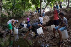 Vivir sin agua, la nueva “normalidad” en Venezuela