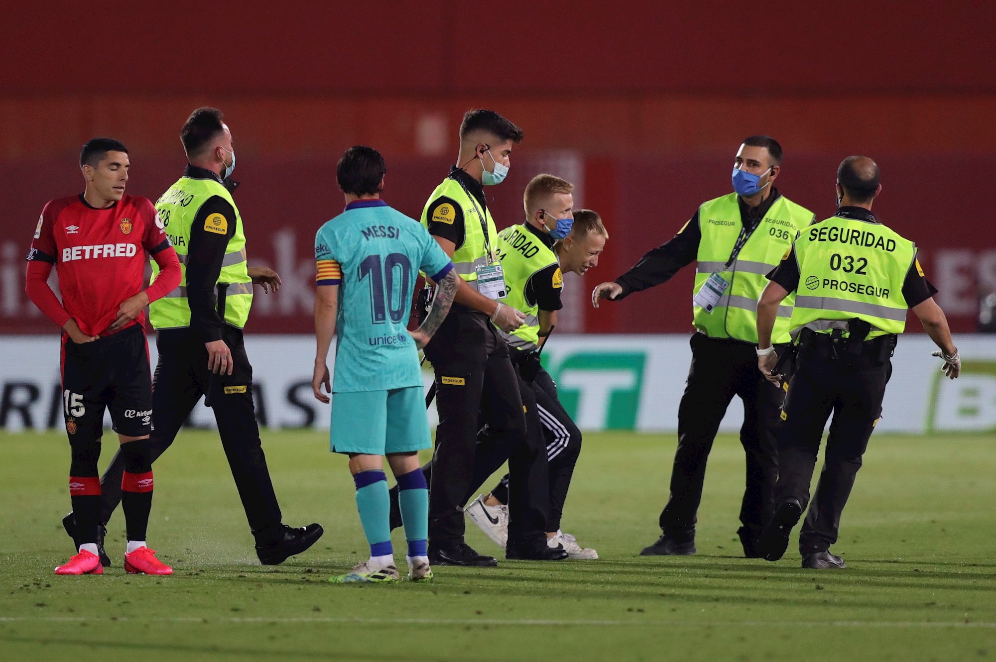 El relato de la madre del hincha que invadió la cancha en pleno partido a puerta cerrada