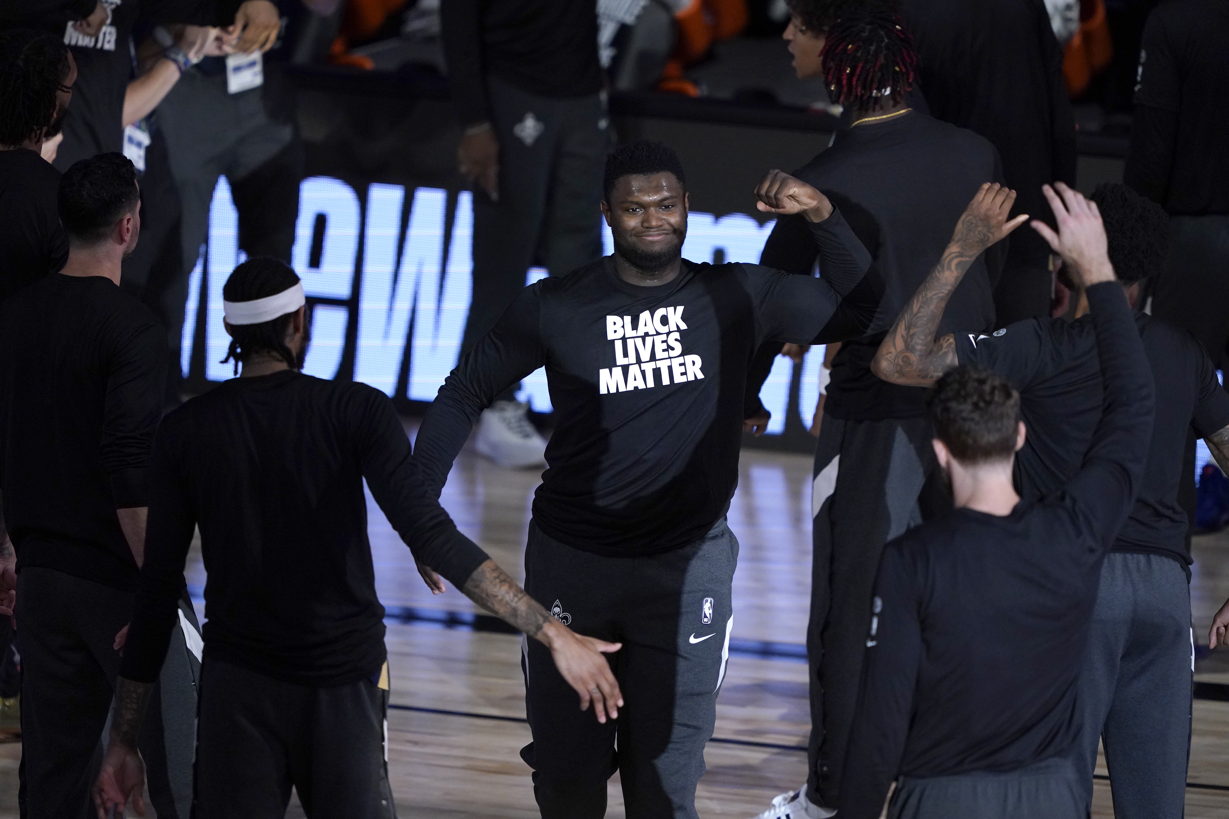 Jugadores de NBA se arrodillaron contra el racismo en reinicio de la temporada (Fotos)