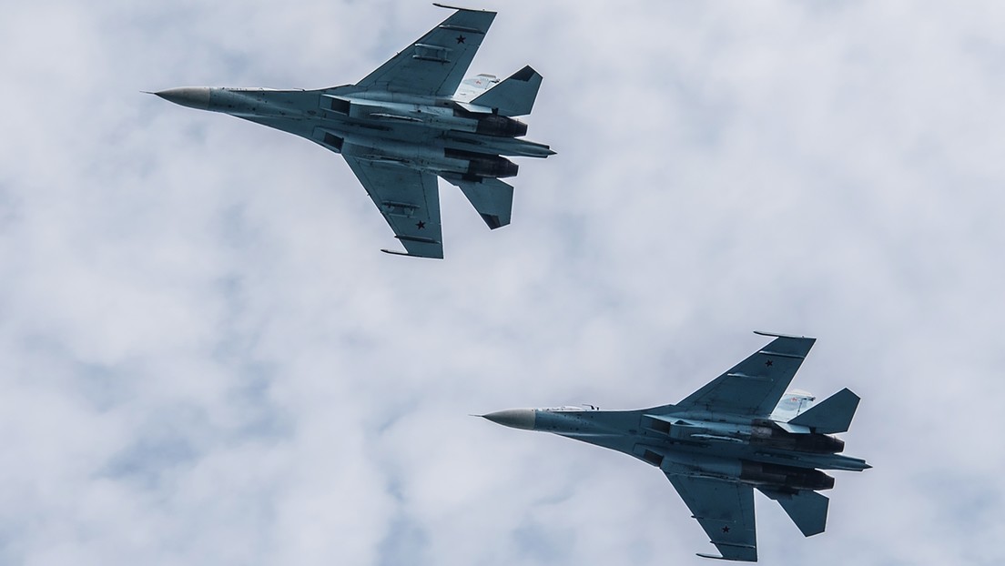 Cazas rusos escoltan dos aviones de reconocimiento de EEUU sobre el mar Negro