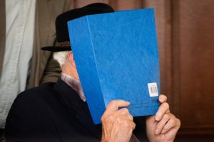 Ex guardia nazi de 93 años pide perdón a familiares de sus más de 5 mil víctimas mientras espera sentencia