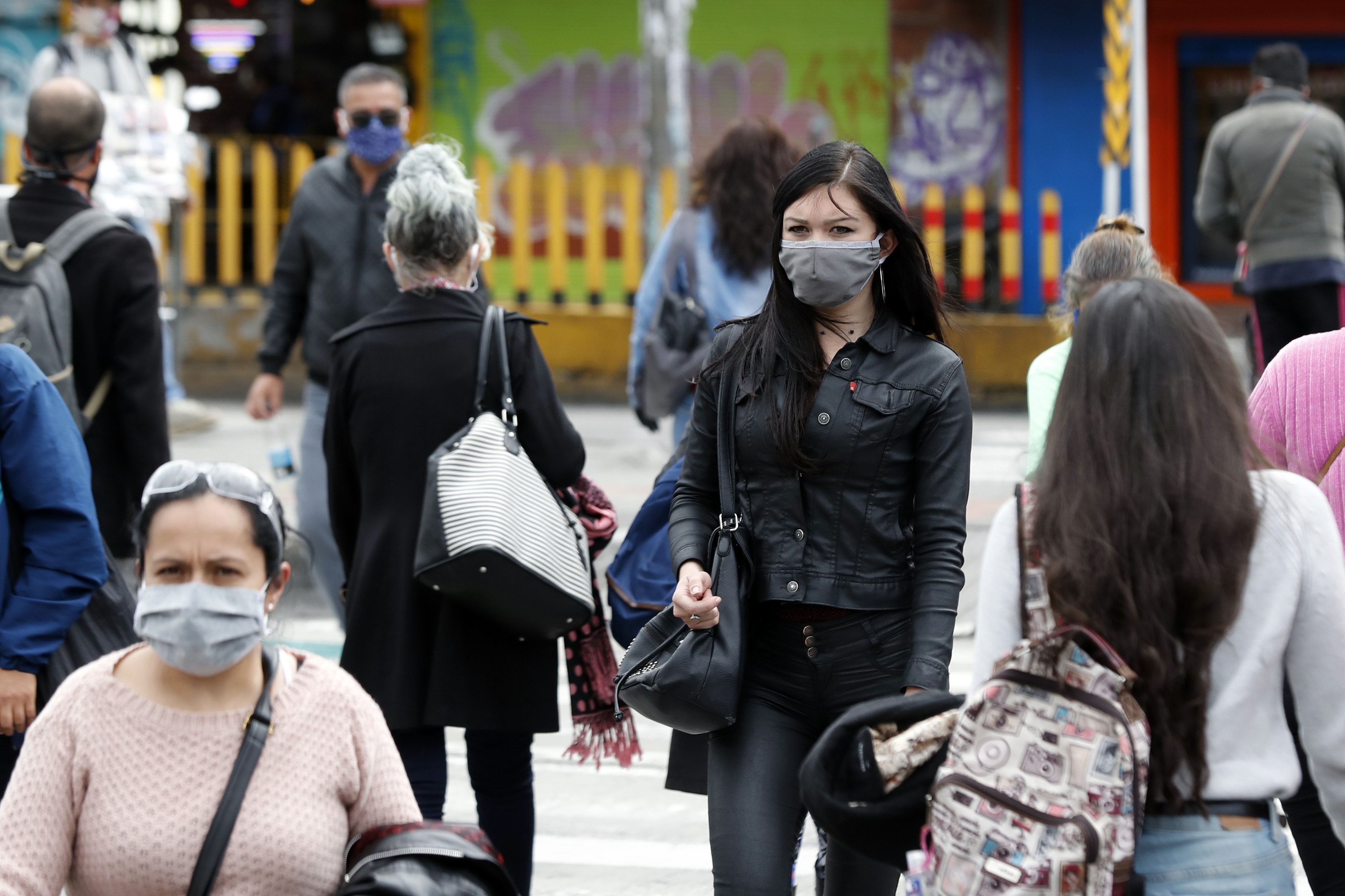 Colombia bajó de los cuatro mil contagios diarios por primera vez en siete días