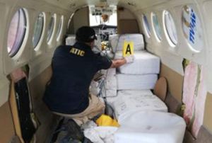Honduras incautó más de 800 kilos de cocaína en narcoavioneta procedente de Suramérica