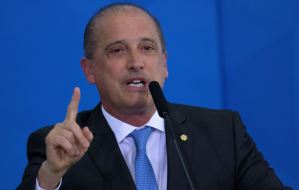 Al menos dos ministros de Bolsonaro dieron positivo por coronavirus