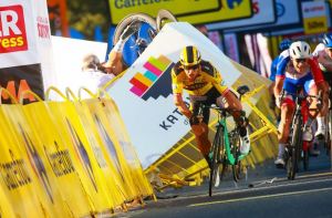 Jakobsen regresa al ciclismo ocho meses después de su grave caída