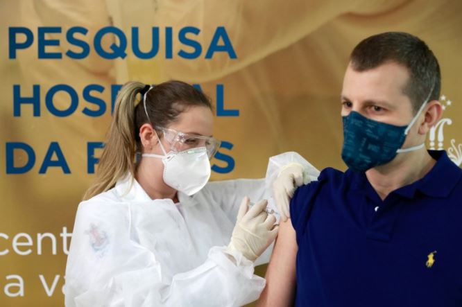 Brasil superó las 115 mil muertes por coronavirus