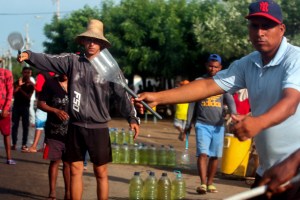 Contrabando de gasolina desde Colombia, una “salvación” en región petrolera de Venezuela