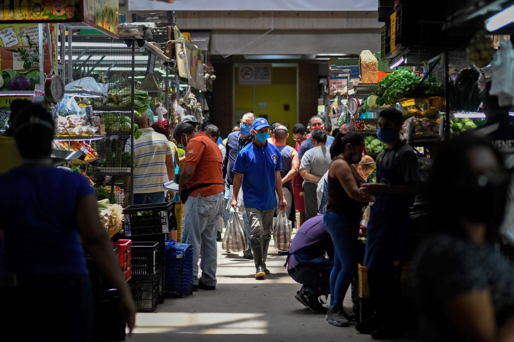 ¿Cómo se las arreglan los venezolanos para surfear la inflación en medio de la pandemia?