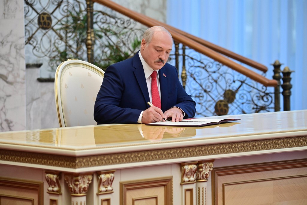 Lukashenko dice que no le importa no ser reconocido como presidente por occidente