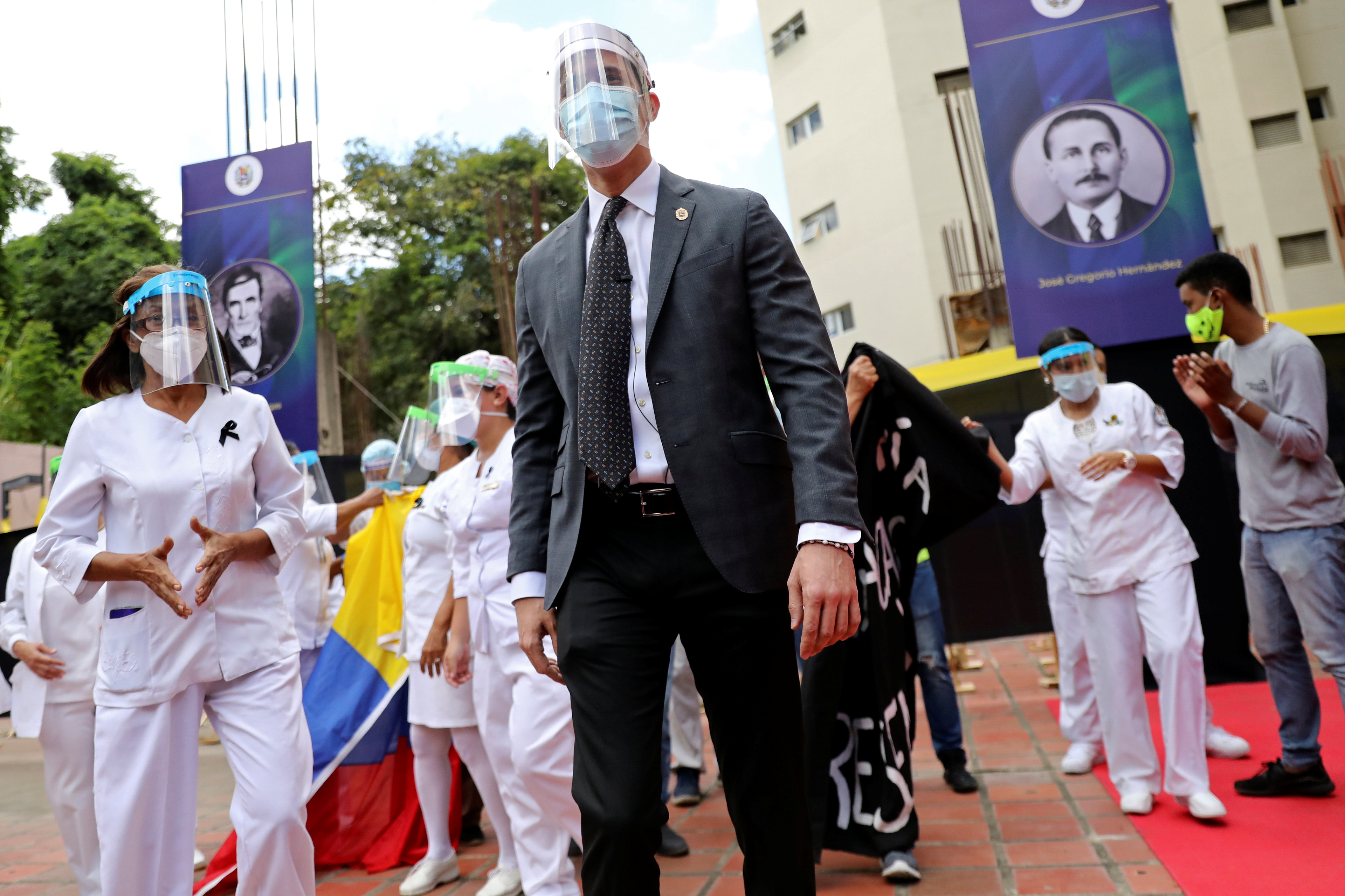 Guaidó denunció que Maduro bloquea ingreso de la vacuna del Covid-19 a Venezuela