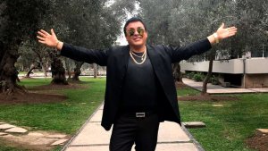 El increíble caso de Richard Swing, “el rey de la canción criolla” que puede hacer caer al gobierno de Martín Vizcarra en Perú