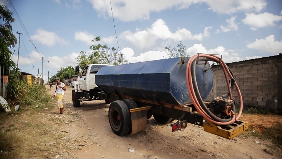 Escasez de agua por tubería obliga a pagar entre 5 y 15 dólares para llenar un tanque pequeño en Guayana