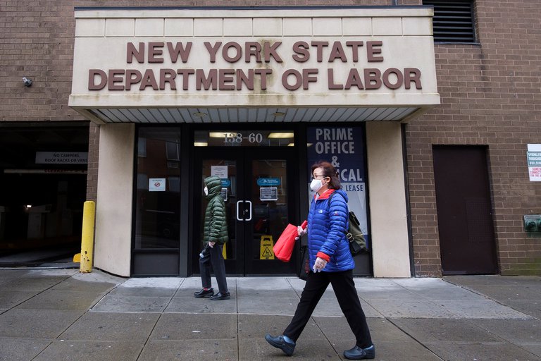 Otro récord: Más de 4.5 millones de personas dejaron sus puestos de trabajo en EEUU en el último mes
