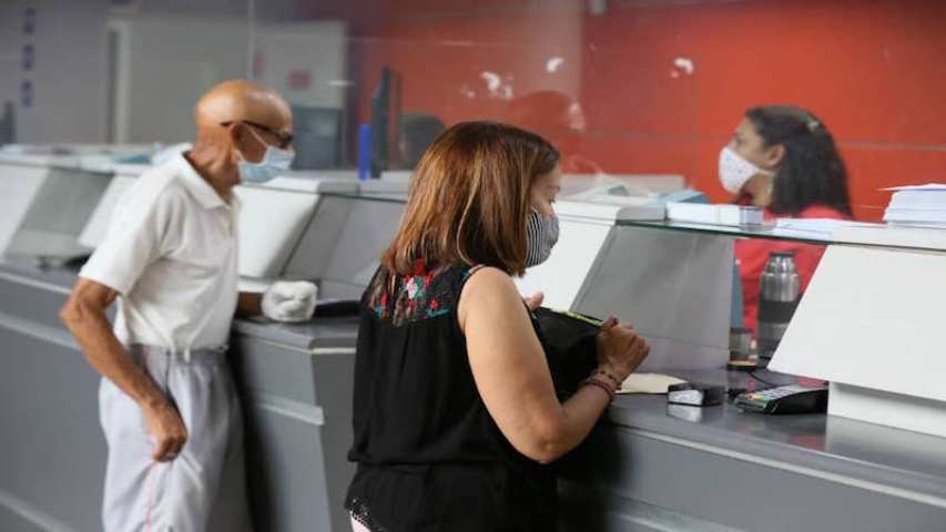 Bancos atenderán al público en horario especial durante la semana de “flexibilización”