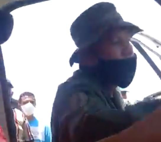 Así se robó las llaves de una camioneta un coronel abusador de la GNB (VIDEO)