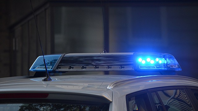 Horror en Carolina del Sur: Golpeó la puerta del auto y apuñaló a jefe de policía en la cara (IMAGEN SENSIBLE)