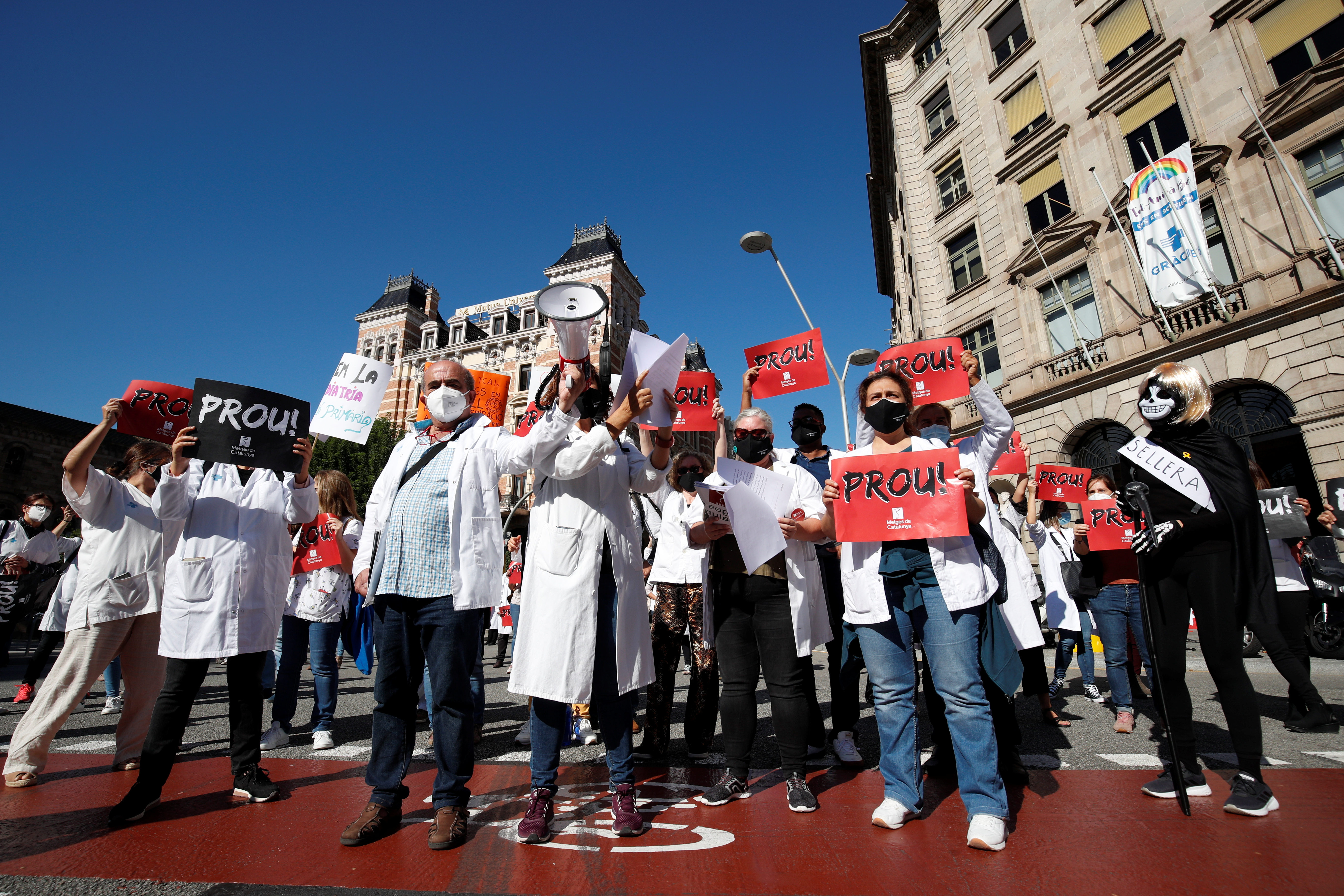 En huelga los médicos catalanes ante el aumento de casos de coronavirus