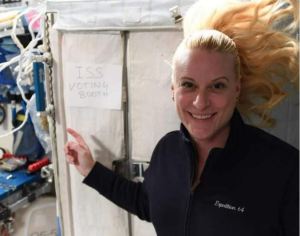 Astronauta emitió su voto anticipado para elecciones presidenciales de EEUU desde el espacio