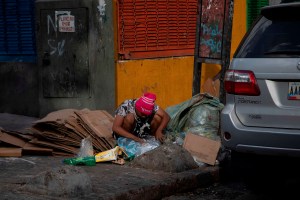 Crisis económica se intensifica en Venezuela: adultos mayores y niños retornan a basureros para comer