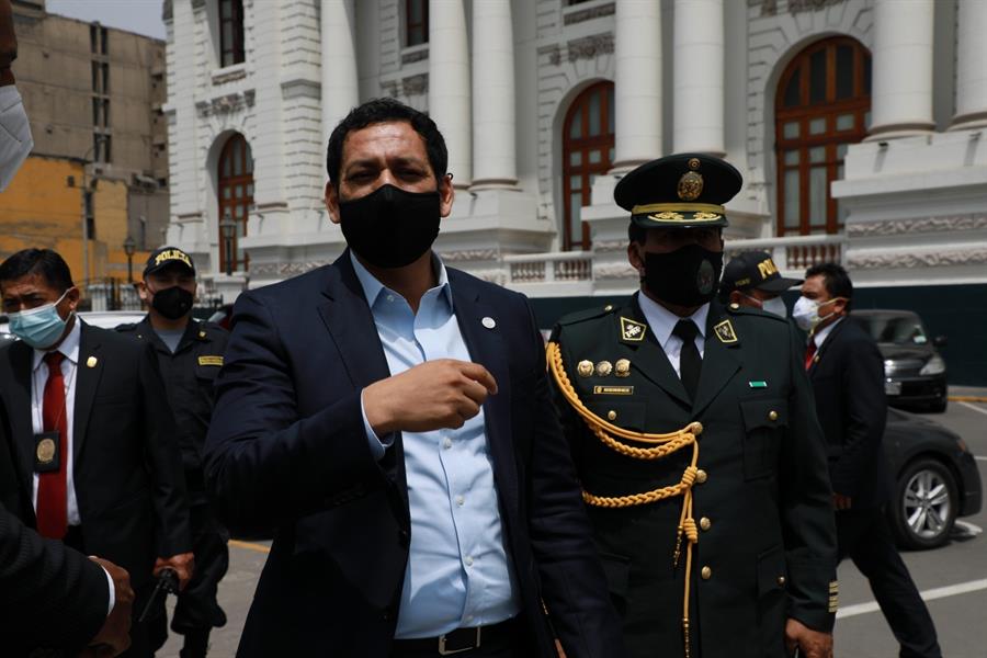 Jefe del Congreso de Perú pidió la renuncia inmediata del presidente Manuel Merino