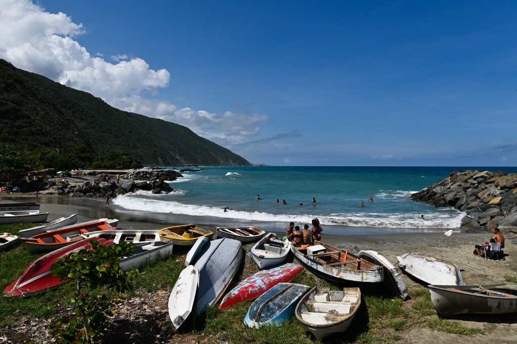 Regreso a la playa en Venezuela: Vivir del mar en medio del Covid-19 (Fotos)