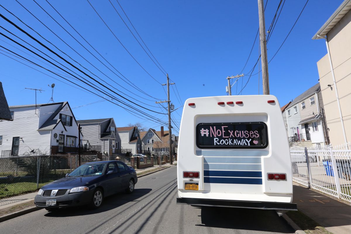 Joven de 17 años de edad apuñaló a dos personas en Queens