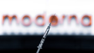Moderna anuncia ensayos clínicos de su vacuna antiCovid en niños