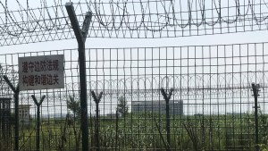 Un gimnasta escapa de Corea del Norte saltando una cerca fronteriza de 3 metros