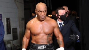 “Le robaron la victoria”: Fanáticos del boxeo, molestos tras el empate de Mike Tyson con Roy Jones Jr.