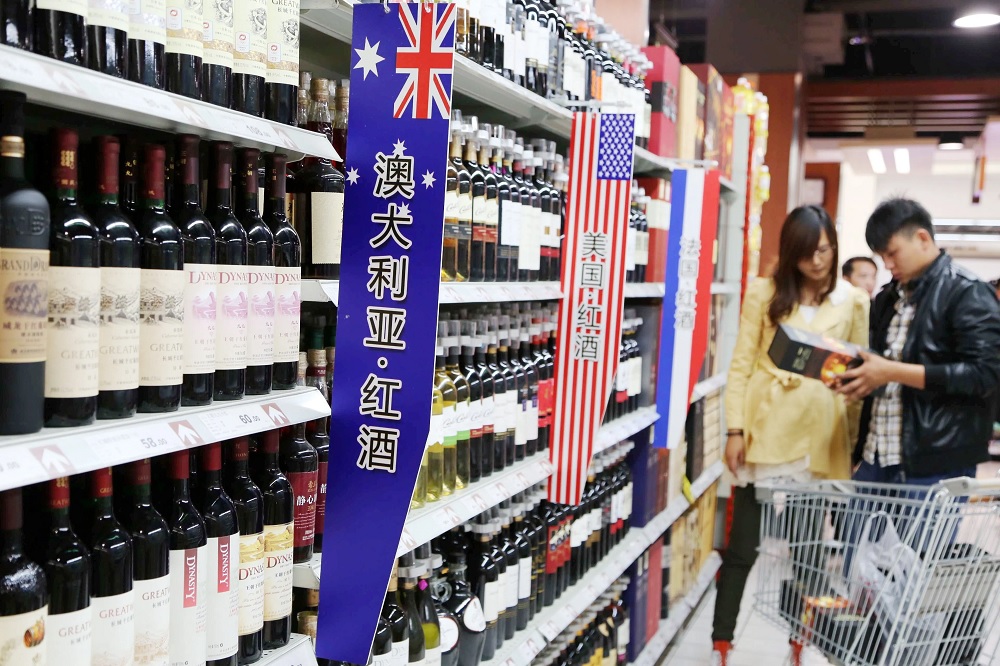 China impone más prohibiciones de importación a productos australianos
