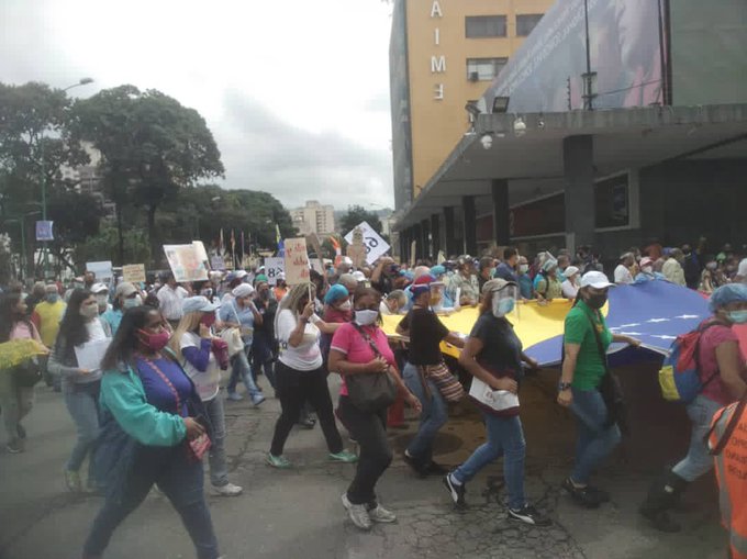 Trabajadores del sector salud llegaron a Plaza Caracas y entregaron documento en el ministerio #4Nov (VIDEO)