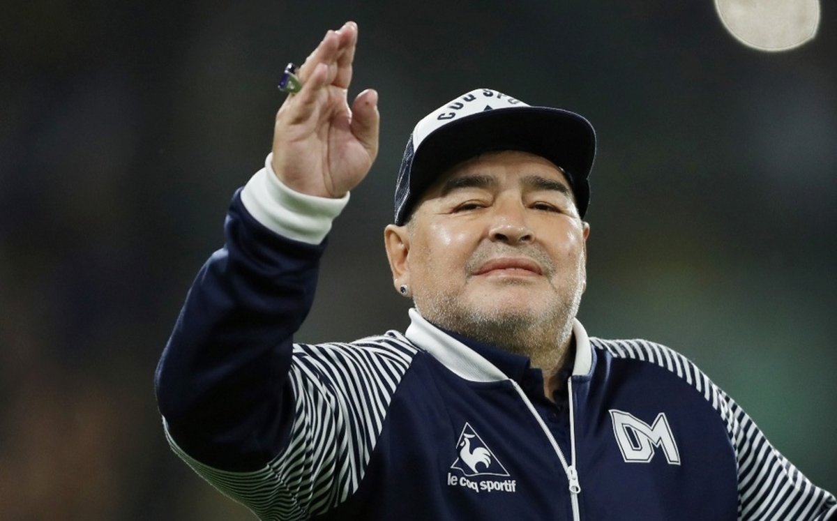 Exesposa de Maradona dijo que el astro del fútbol estaba “secuestrado” por su abogado