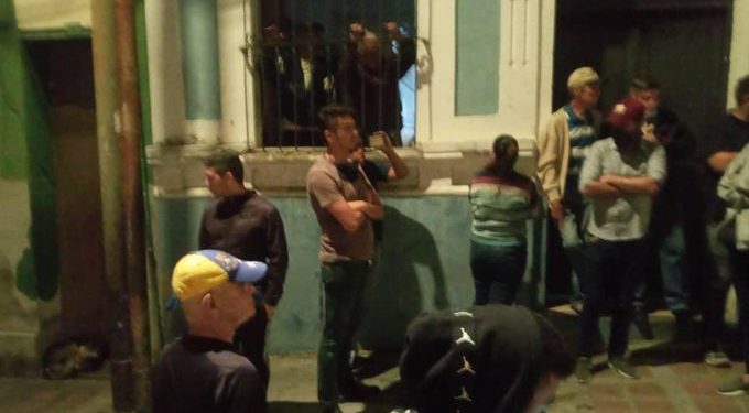 Grupo armado de “alacranes” intentaron asaltar sede de Acción Democrática en el municipio Guaicaipuro (Imágenes)