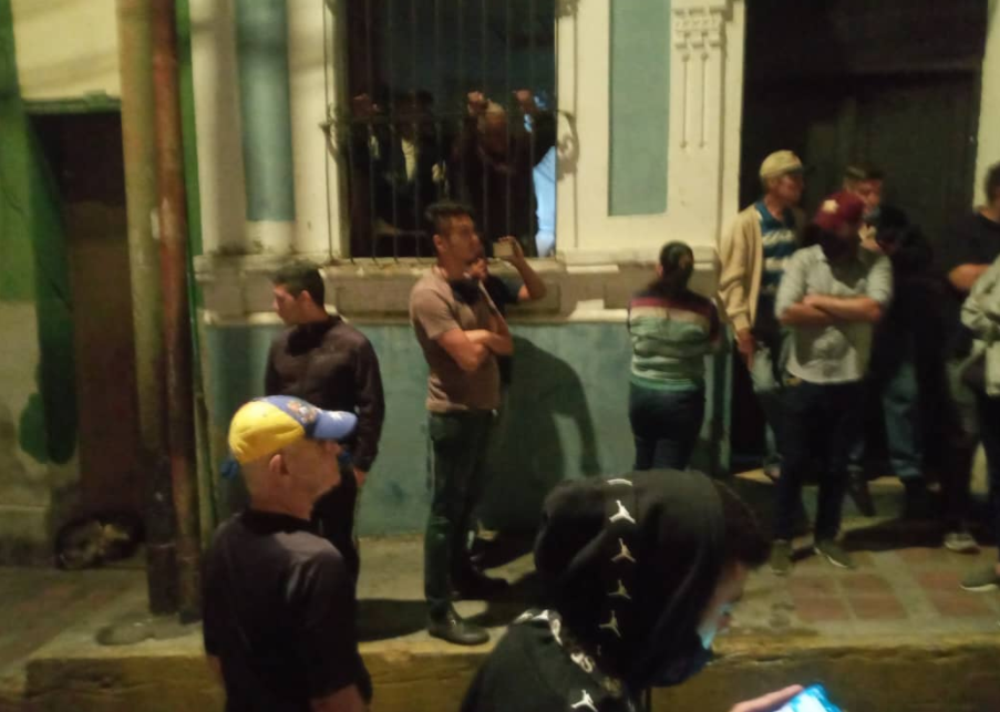 “Alacranes” y colectivos armados intentaron tomar sede de AD en Los Teques (Fotos)