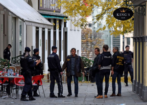 Autoridades estiman que el terrorista del ataque en Viena probablemente actuó solo